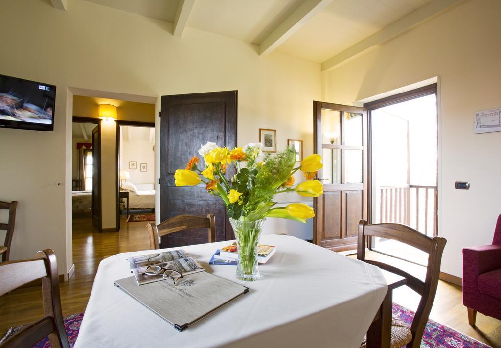 Hotel Relais Castello Di Razzano Alfiano Natta Zimmer foto